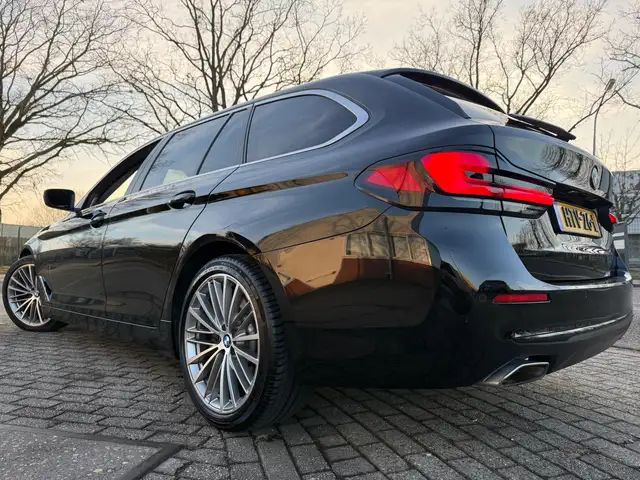 BMW 5 Series view 8