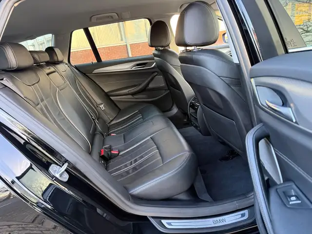 BMW 5 Series view 14