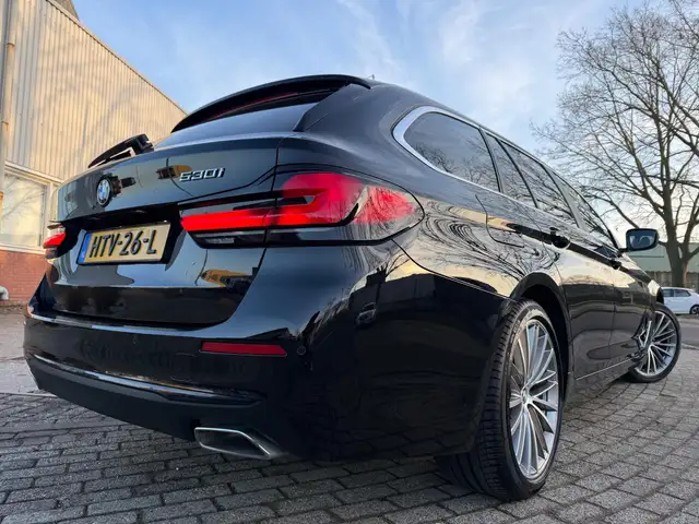 BMW 5 Series view 6