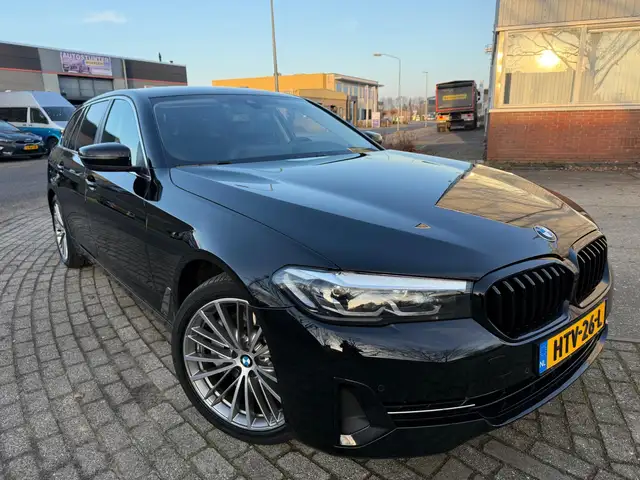 BMW 5 Series view 3