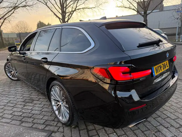 BMW 5 Series view 4