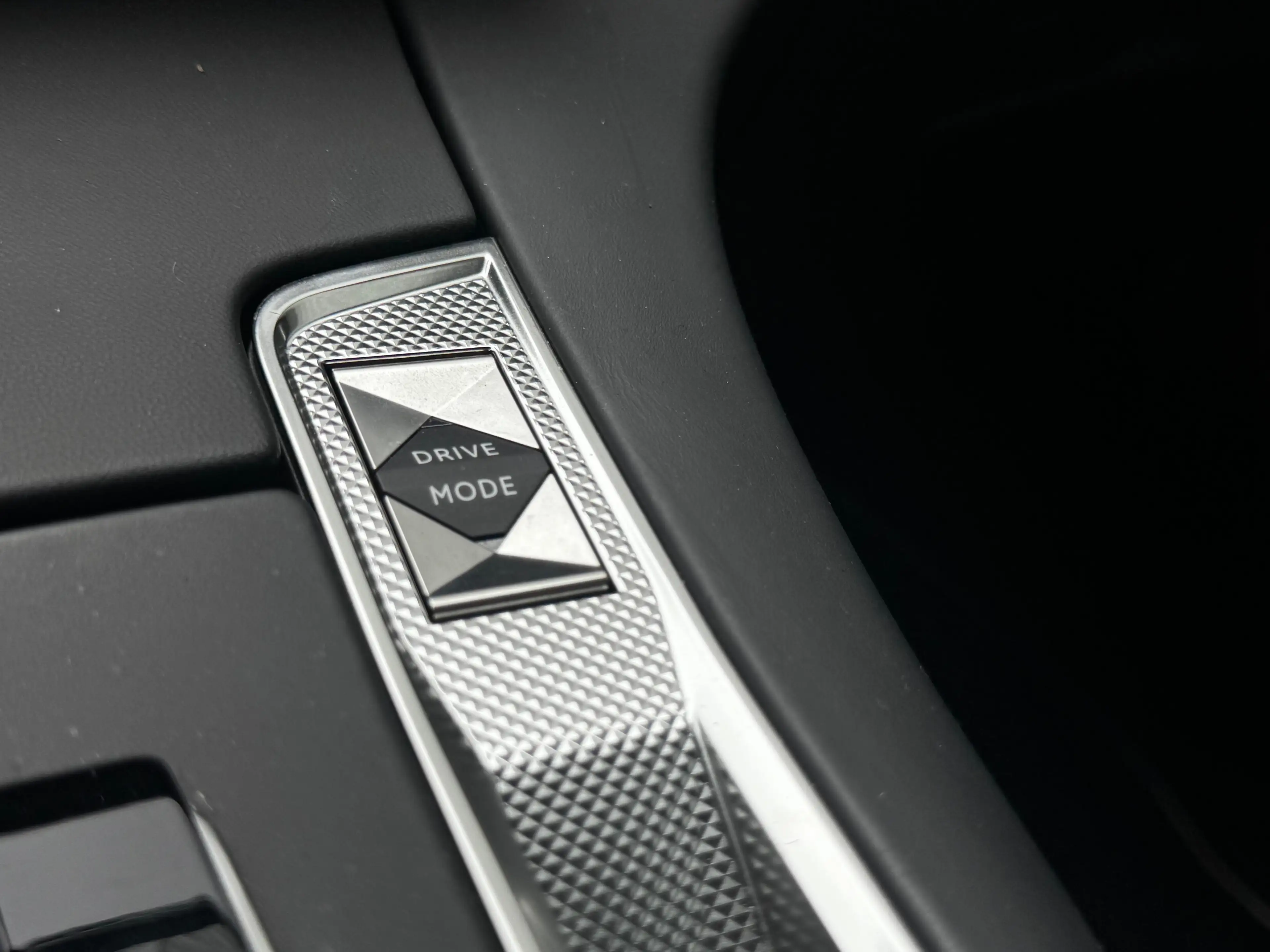 DS Automobiles DS 7 E-TENSE 225PK ESPRIT DE VOYAGE SOH 99,75% / NAVI / — photo 42