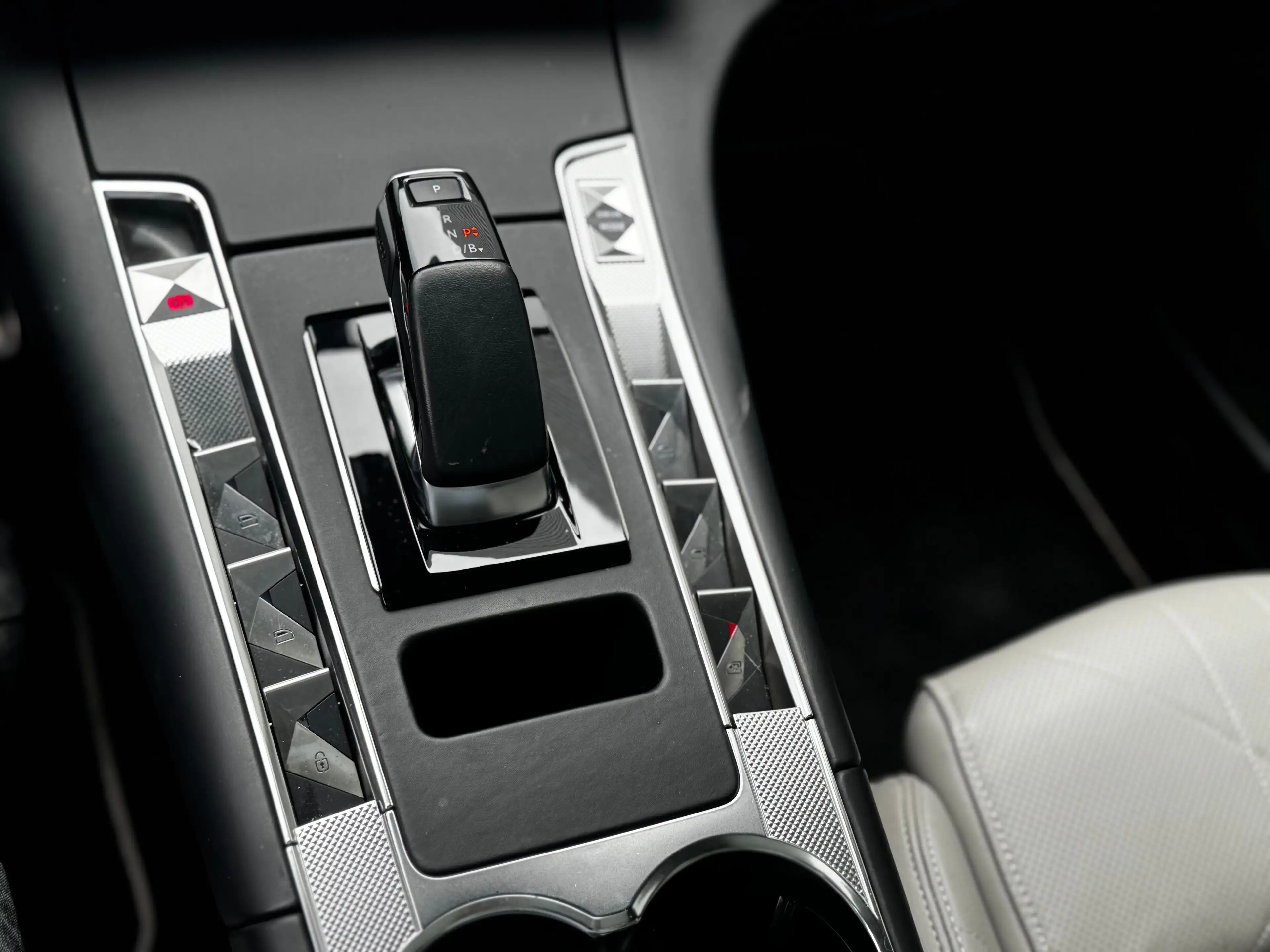 DS Automobiles DS 7 E-TENSE 225PK ESPRIT DE VOYAGE SOH 99,75% / NAVI / — photo 43