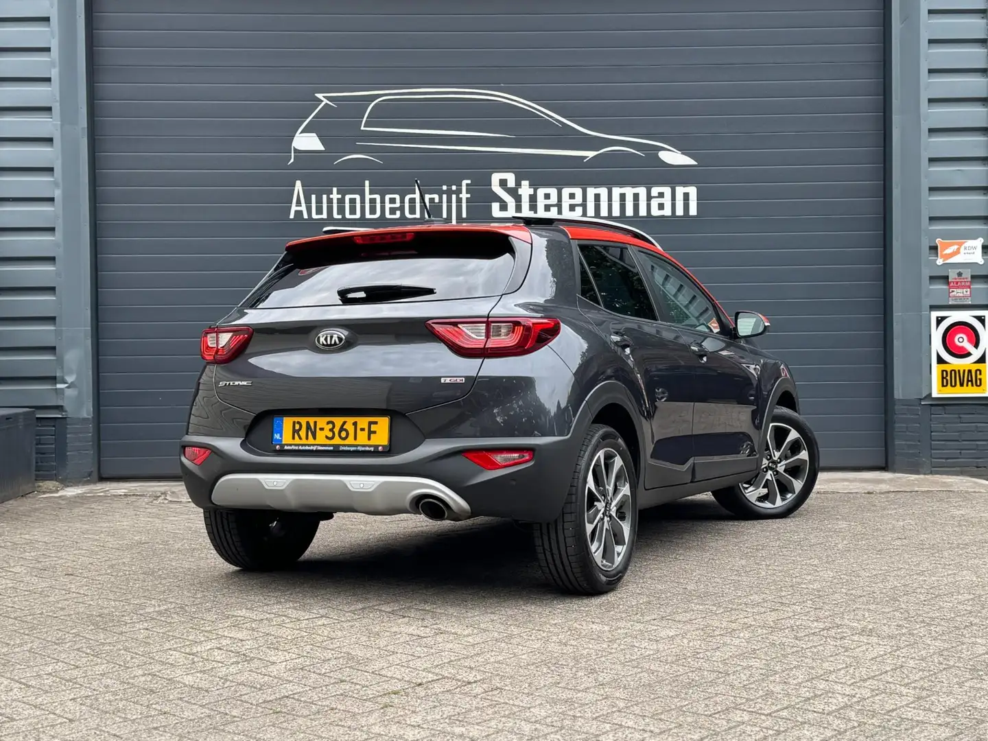 Kia Stonic 1.0 T-GDi DynamicLine | Carplay | Camera | Keyless Grigio - 2