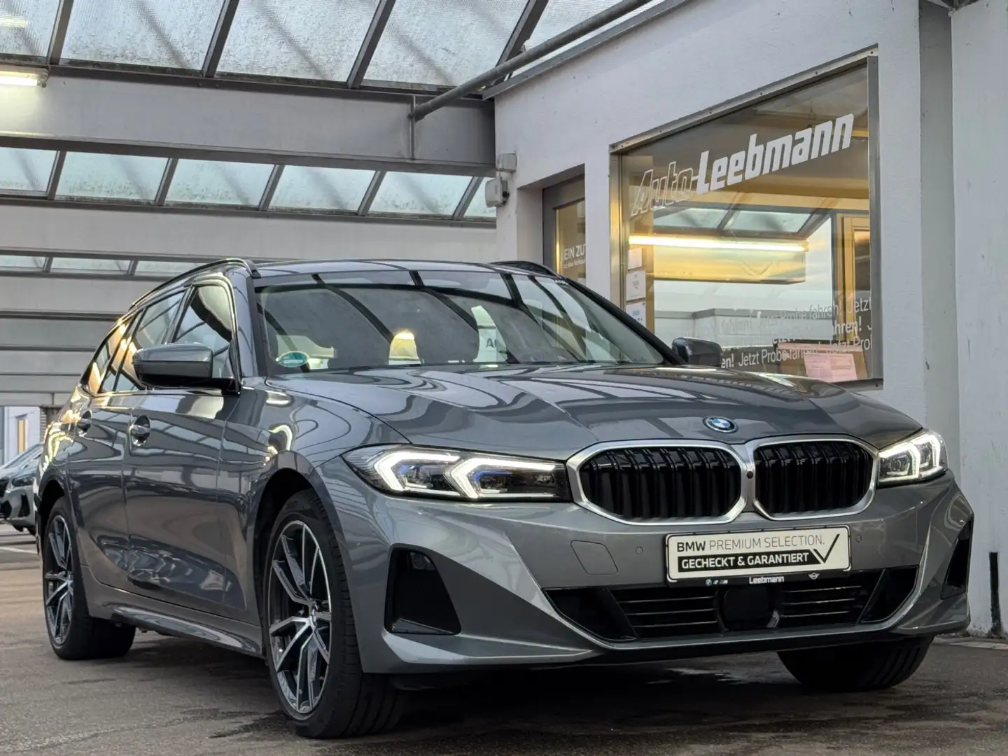 BMW 330 e Touring AHK/HeadUp GARANTIE bis 12/2029 Grau - 2