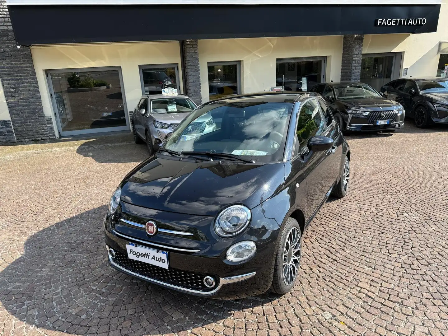 Fiat 500 1.0 HYBRID 70CV DOLCEVITA Zwart - 1