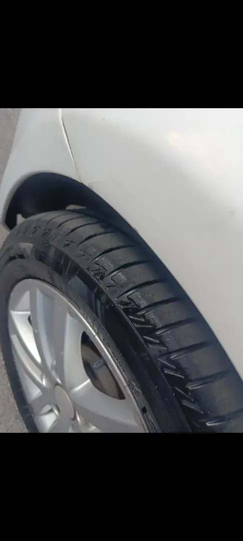 Volkswagen Golf Golf 5p 1.6 tdi Highline Bianco - 1