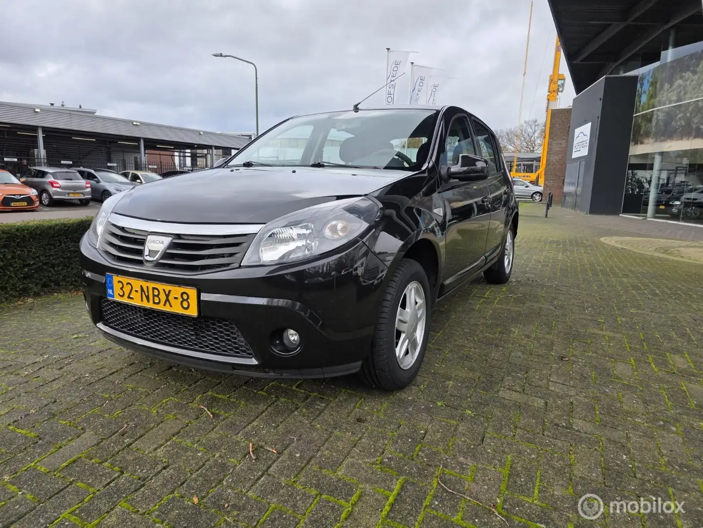 Dacia Sandero 1.2 Blackline Zwart - 1