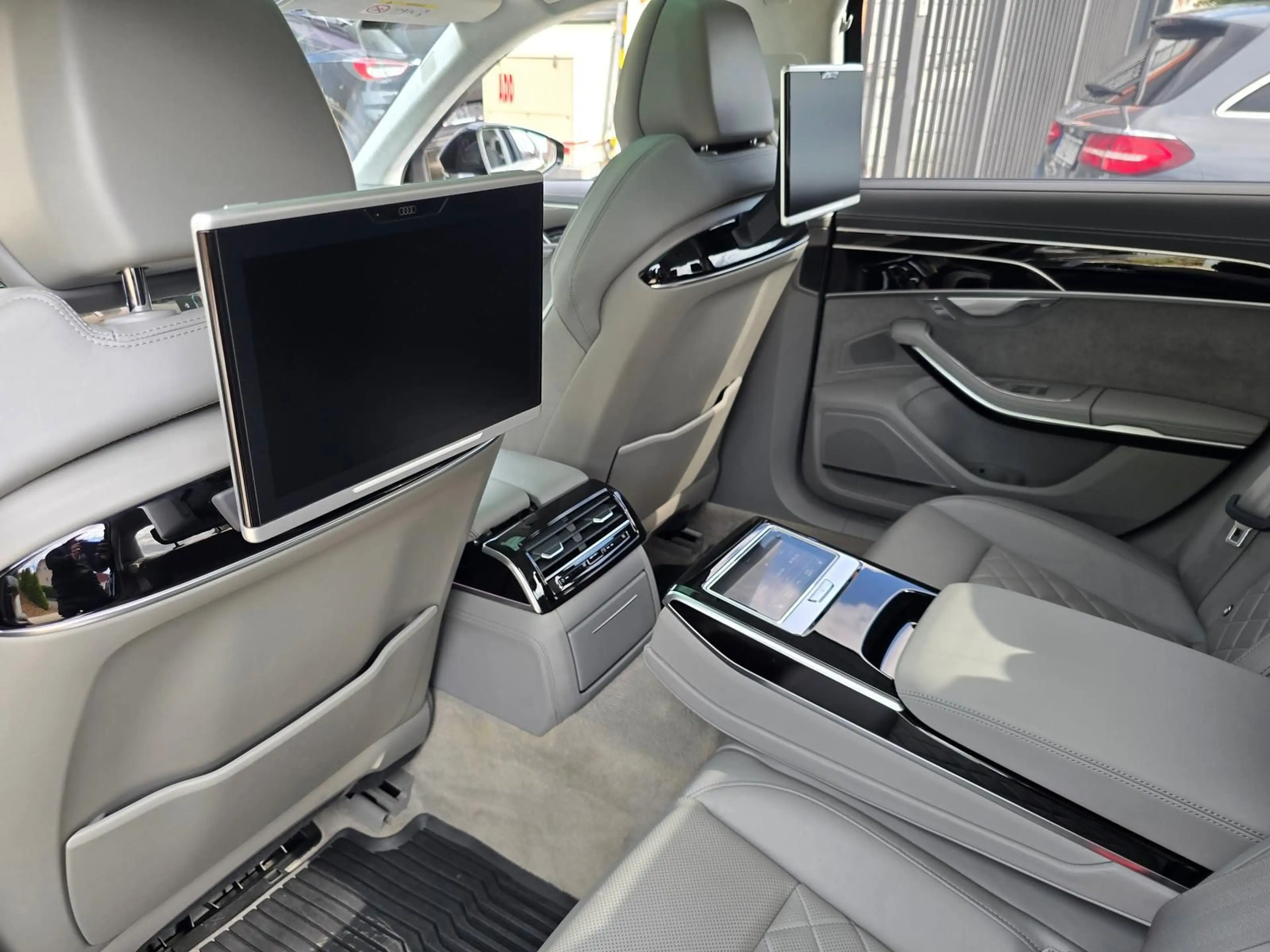 Audi S8 4.0 TFSI quattro°HUD°Pano°Laser°B&O°360°Massa — photo 15
