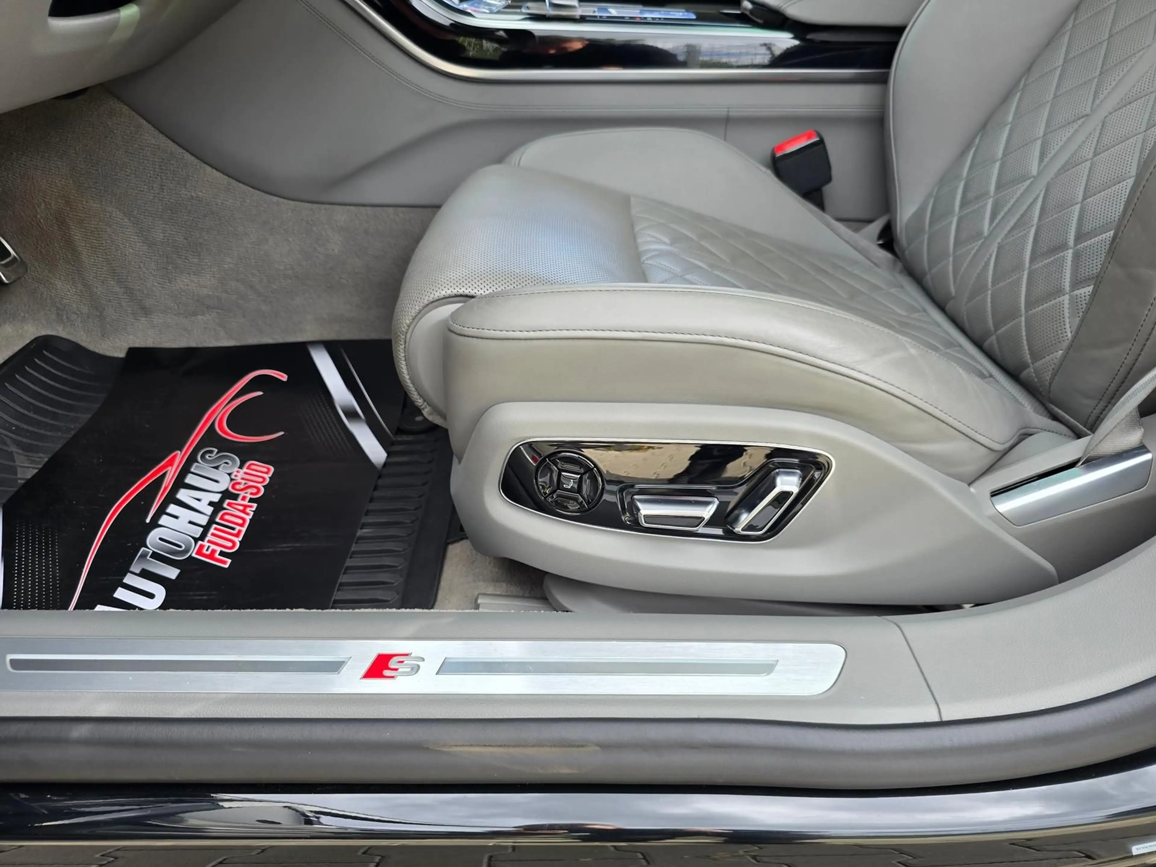 Audi S8 4.0 TFSI quattro°HUD°Pano°Laser°B&O°360°Massa — photo 13