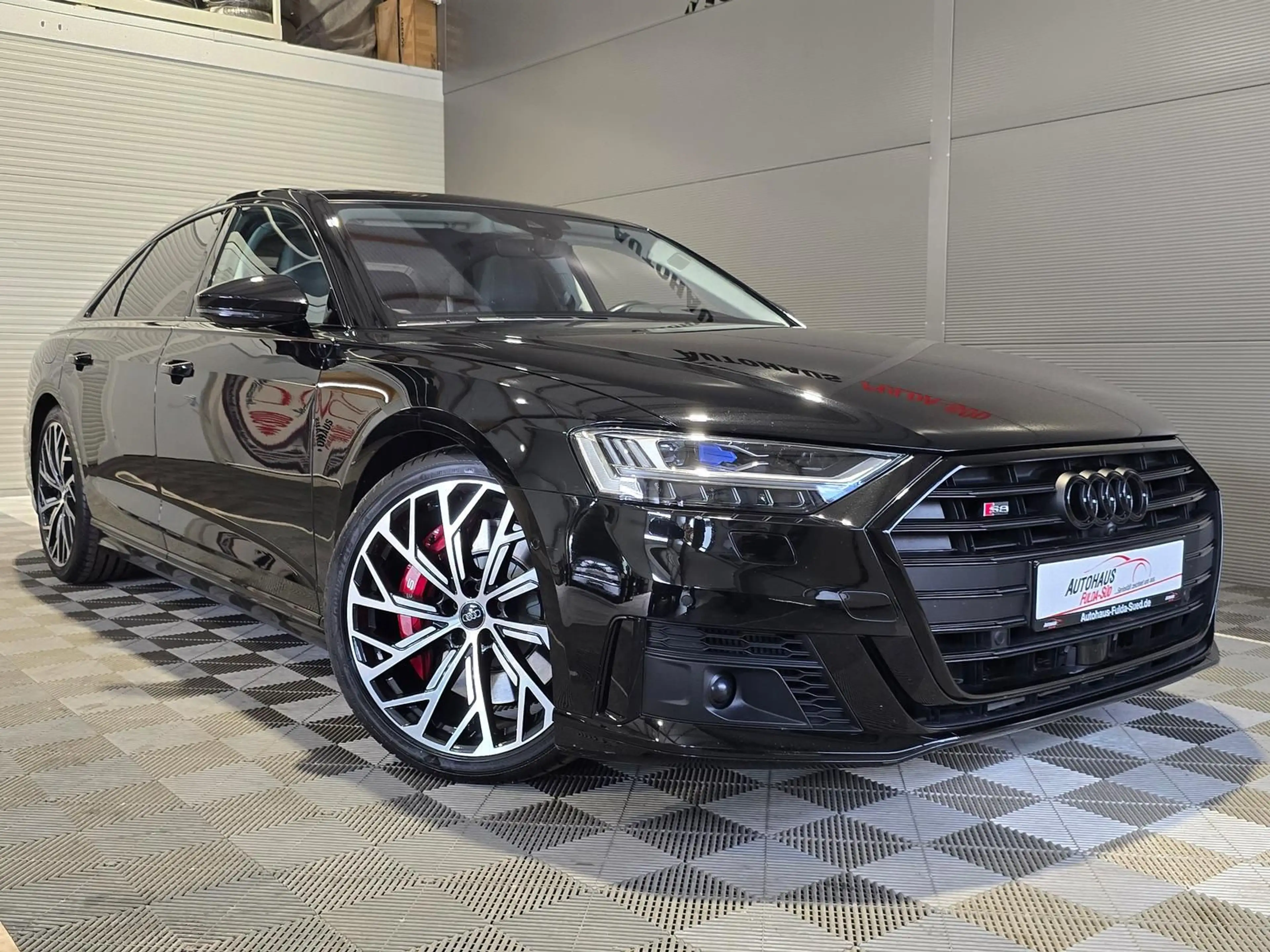 Audi S8 4.0 TFSI quattro°HUD°Pano°Laser°B&O°360°Massa