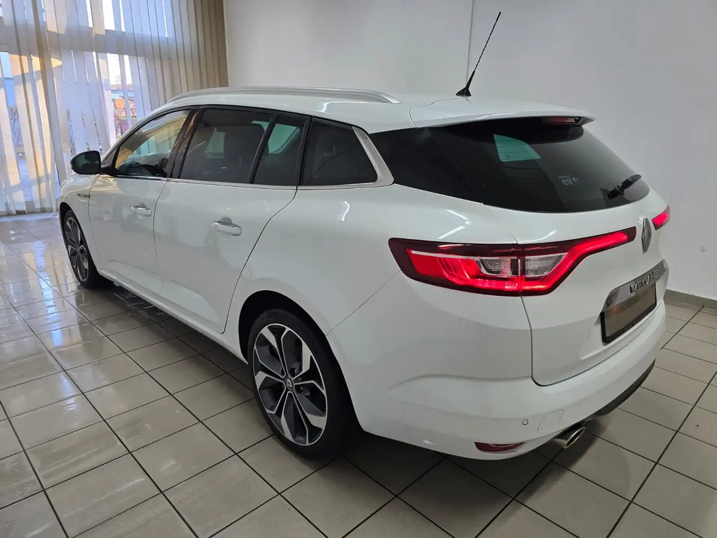 Renault Megane IV Grandtour BOSE Edition LED Massage Leder 18" Wit - 2