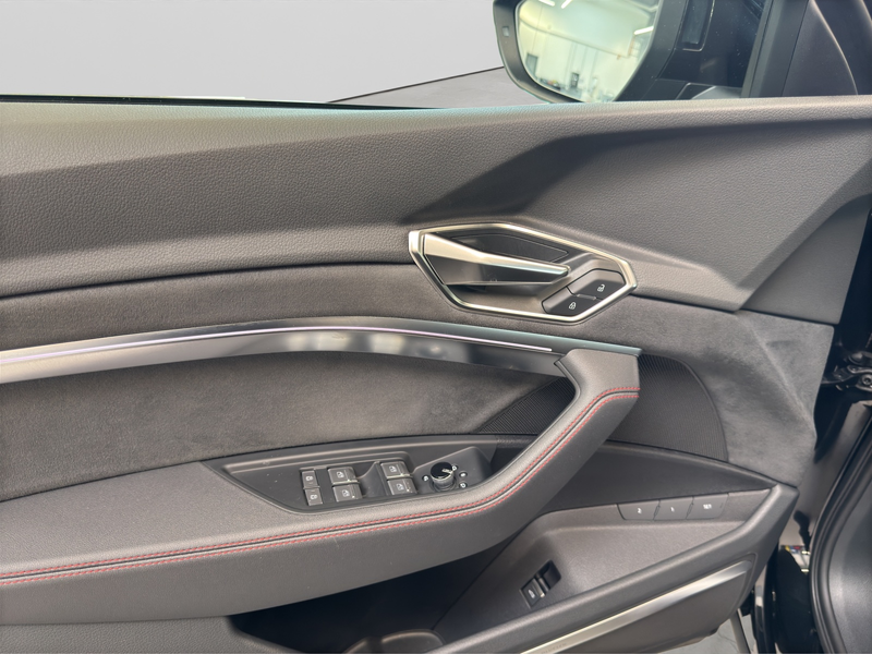 Audi Q8 e-tron 55 quattro S line Black B&O HuD Pano AHK Matrix... — photo 14