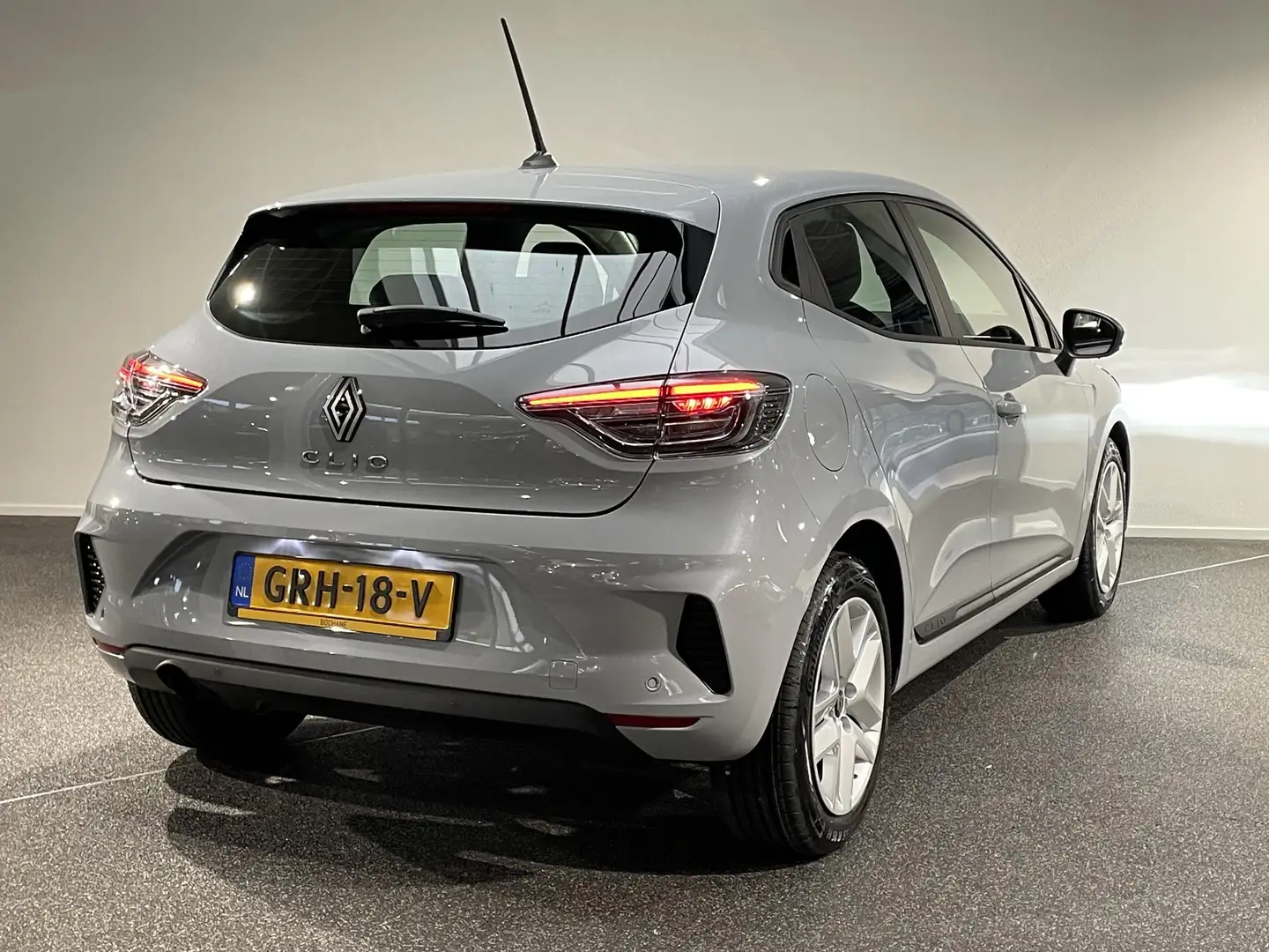 Renault Clio 1.0 TCe 90 GPF Evolution Grijs - 2