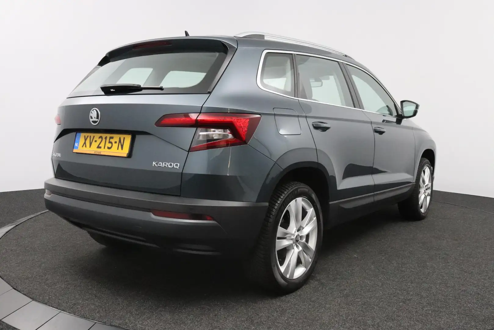 Skoda Karoq 1.5 TSI ACT Style Business | Panoramadak | NL Auto Grijs - 2