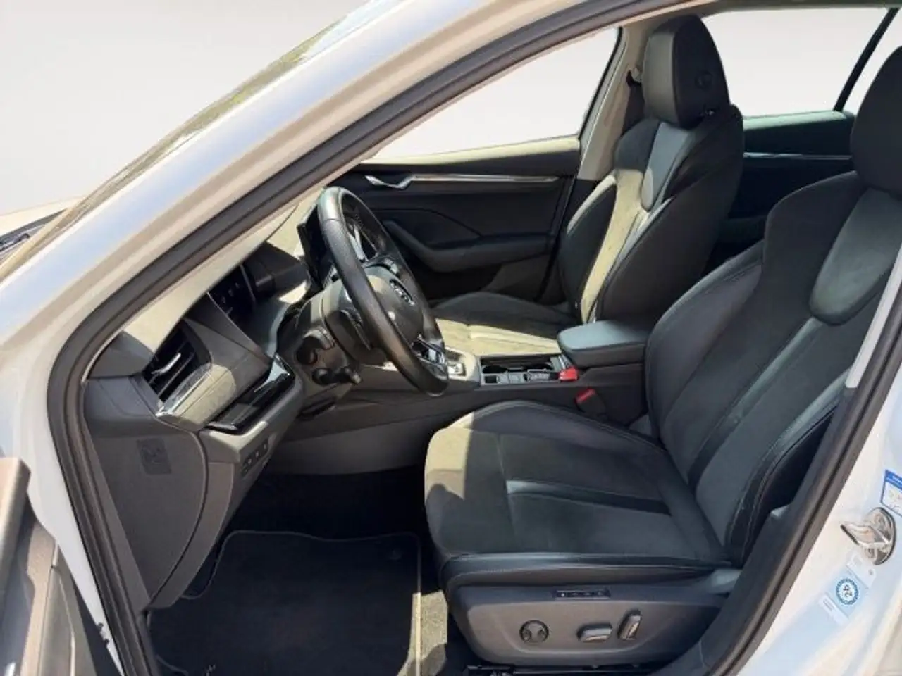 Skoda Octavia Combi 2.0 TDI DSG Style Navi,DCC,Lenkrad, миниатюра 9