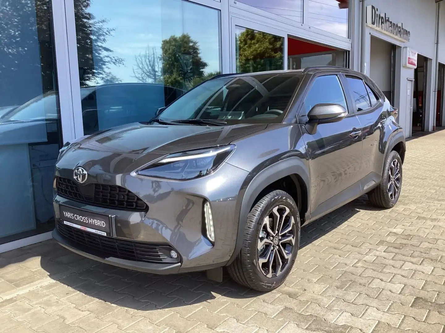 Toyota Yaris Cross Hybrid 130 1.5 VVT-i Teamplayer Grau - 2