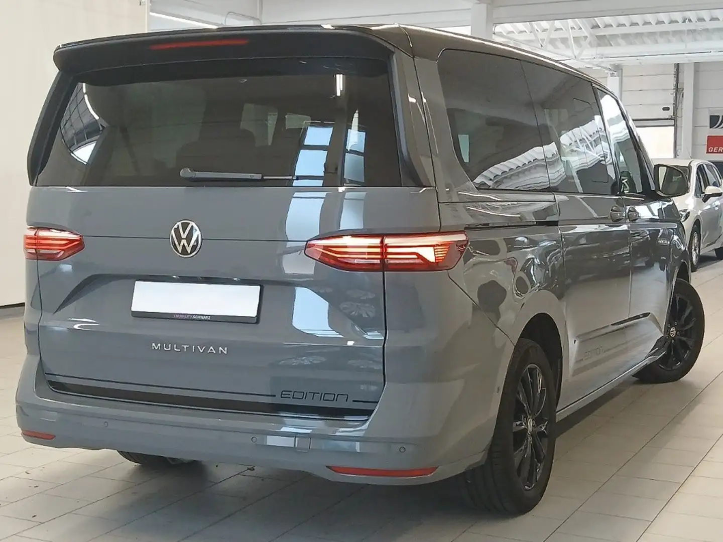 Volkswagen T7 Multivan Edition lang AHK/HEADUP/PANO/STNDHZNG Grau - 2