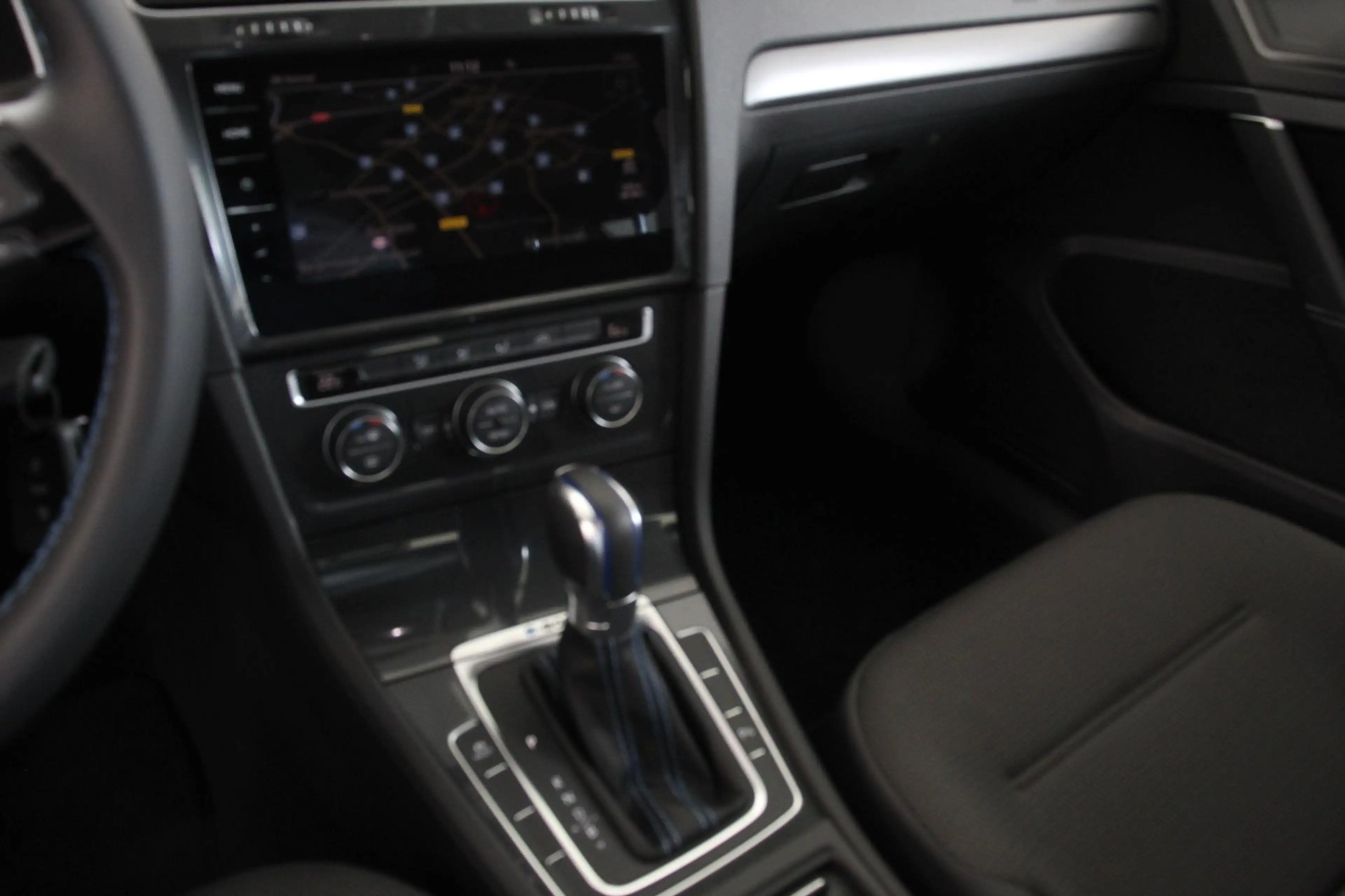 Volkswagen e-Golf Edition Navigatie Climate control Virtual cockpit — photo 12