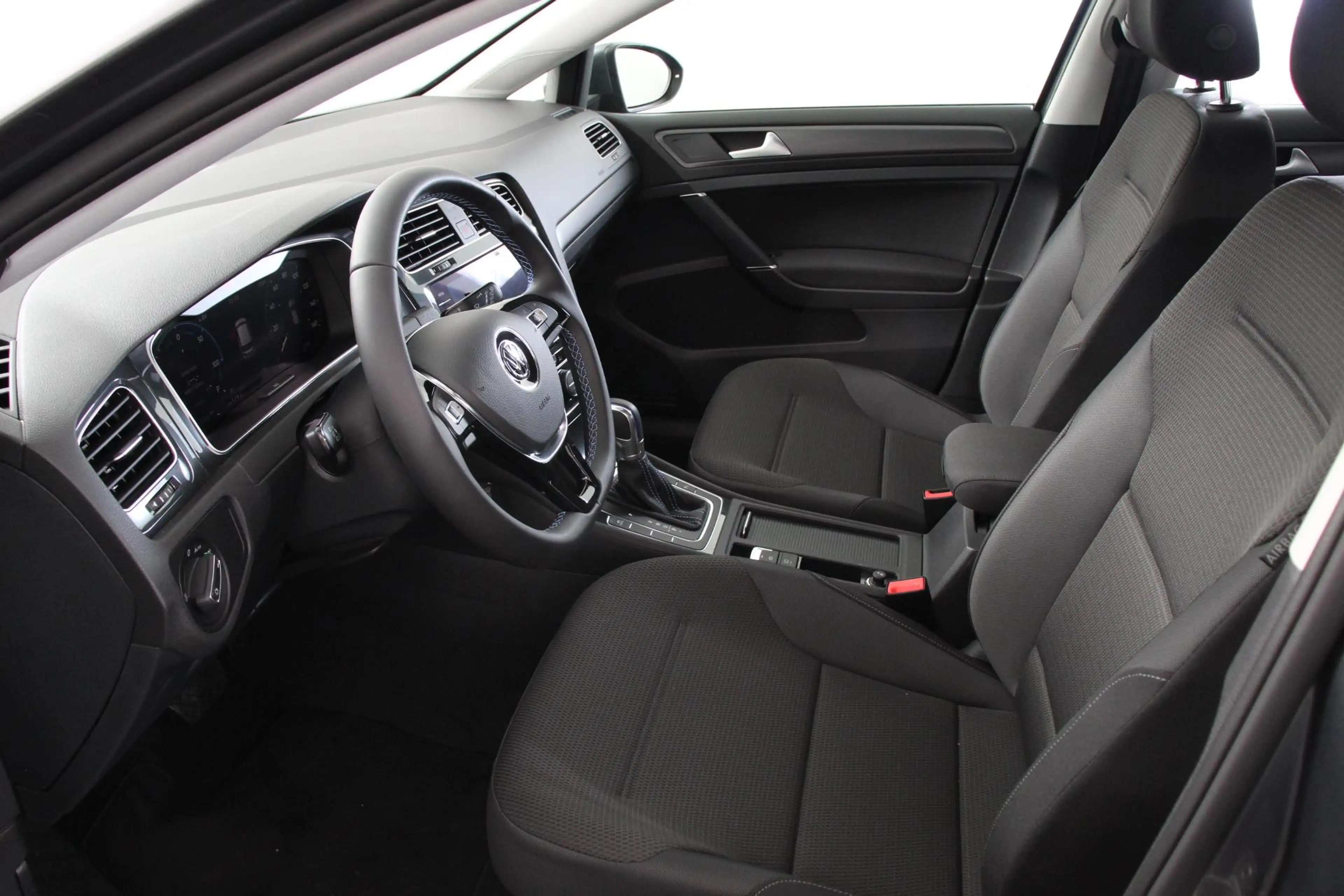 Volkswagen e-Golf Edition Navigatie Climate control Virtual cockpit — photo 8