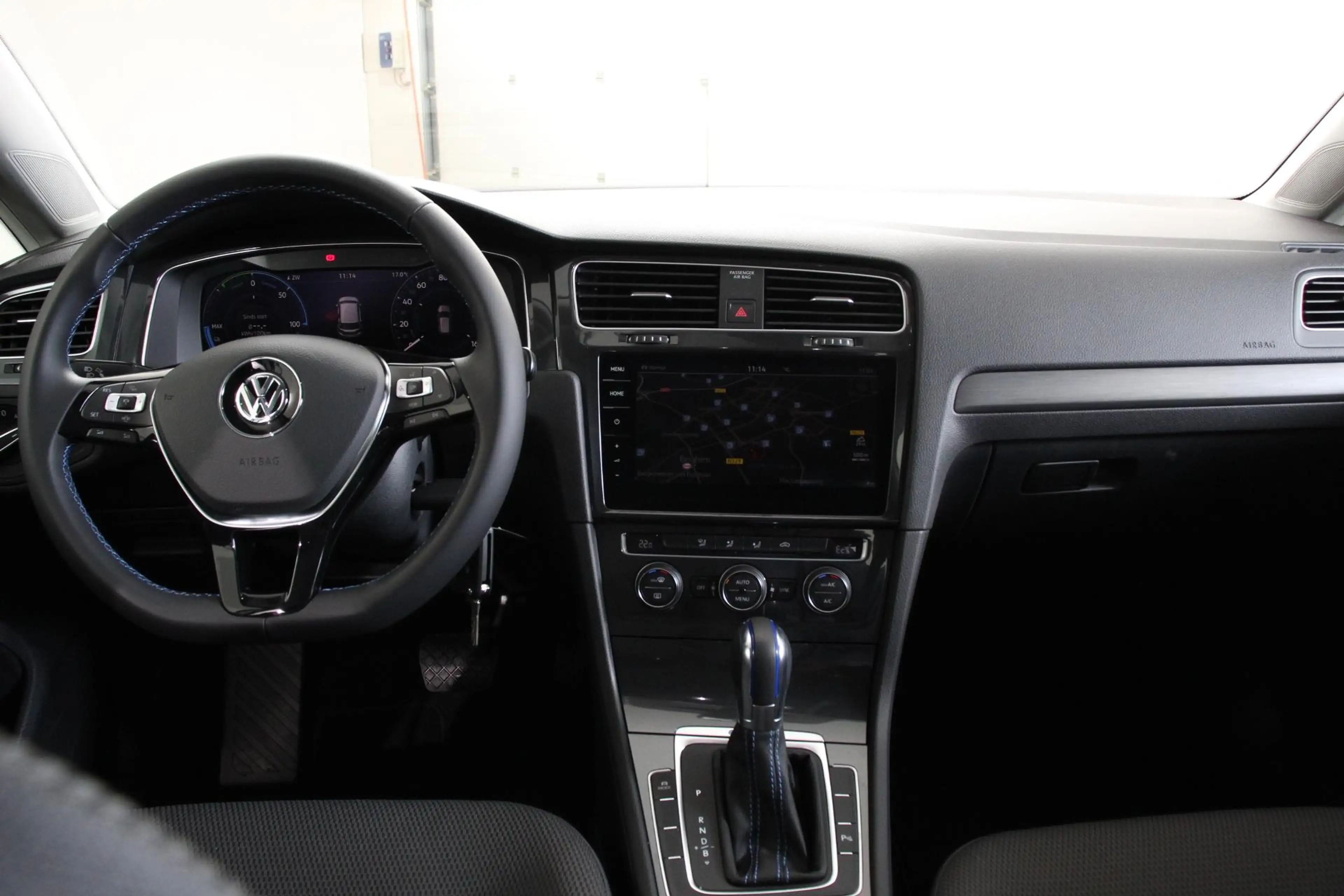 Volkswagen e-Golf Edition Navigatie Climate control Virtual cockpit — photo 10