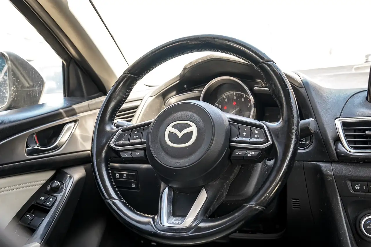 Mazda 3 снимка Mazda 3