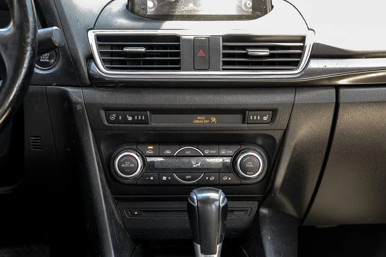 Mazda 3 снимка Mazda 3