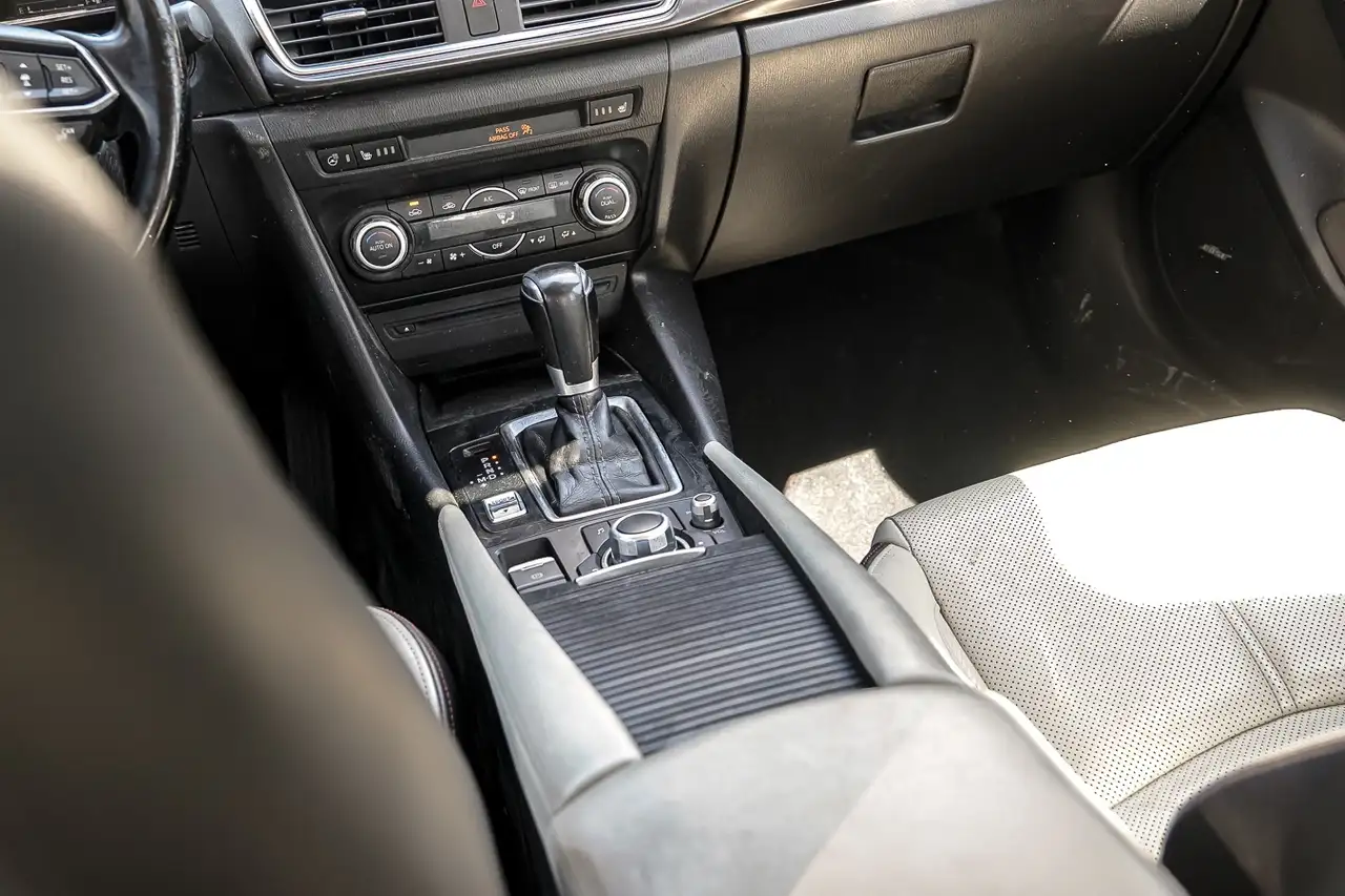 Mazda 3 снимка Mazda 3