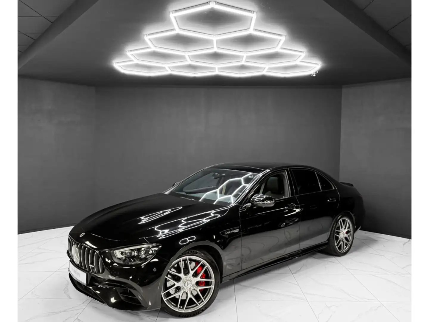 Mercedes-Benz E 63 AMG S 4MATIC + / Burm. / Pano/ 360° - 1