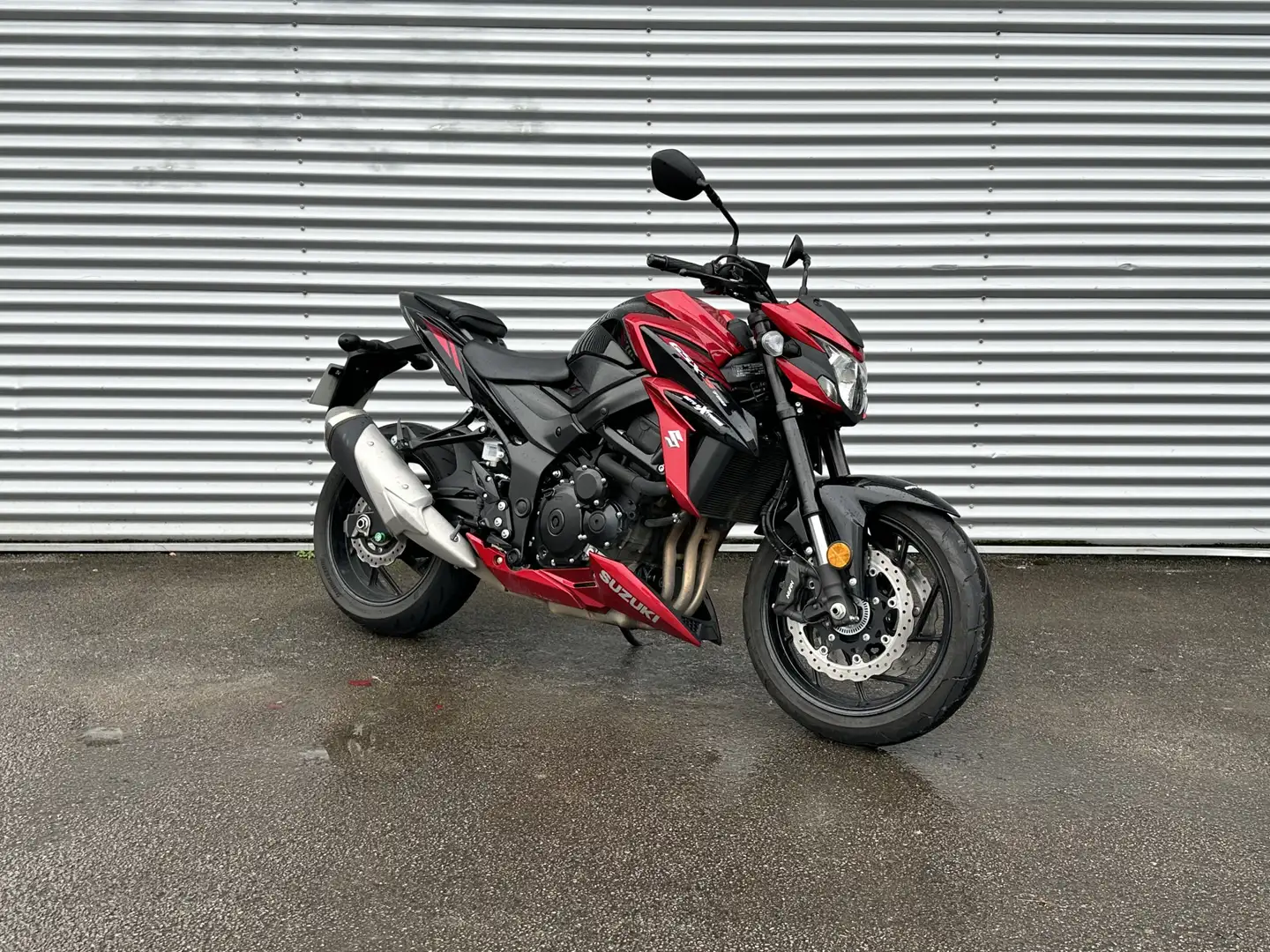 Suzuki GSX-S 750 Rot - 2