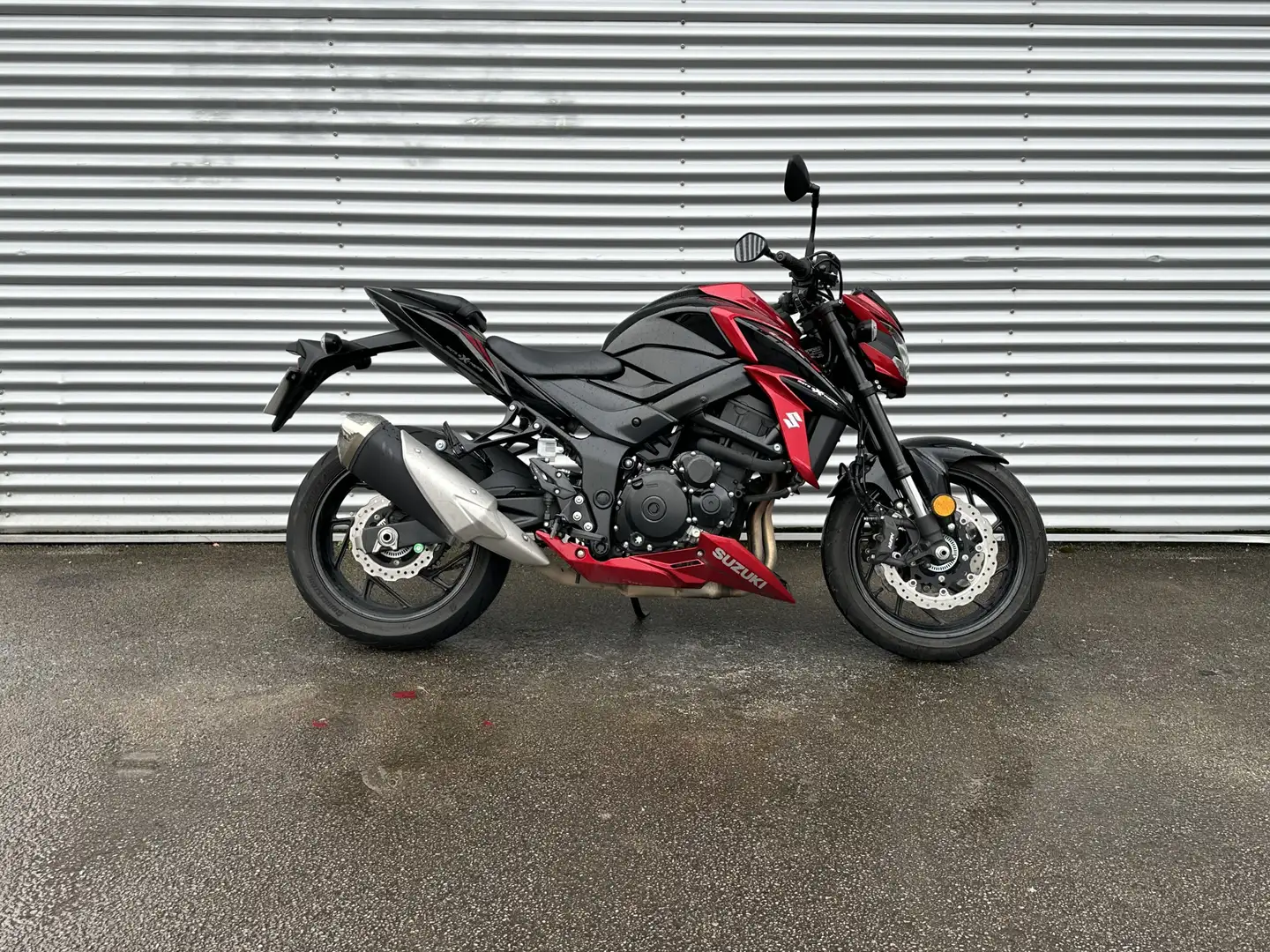 Suzuki GSX-S 750 Rot - 1