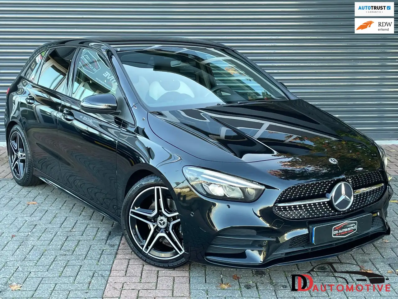 Mercedes-Benz B 180