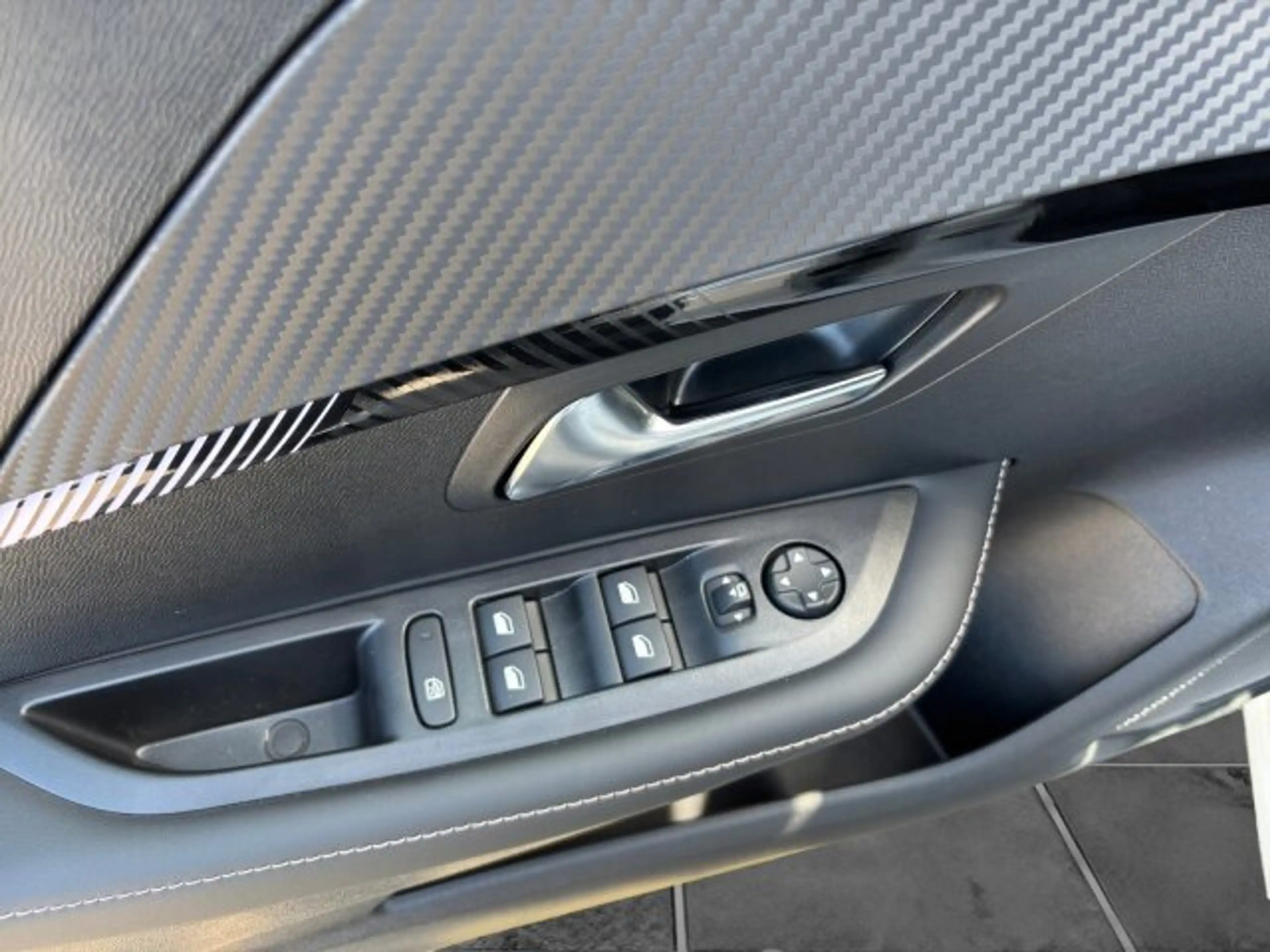 Peugeot 208 208 ALLURE 100 +360°Kamera+Navigation+LED+ — photo 7
