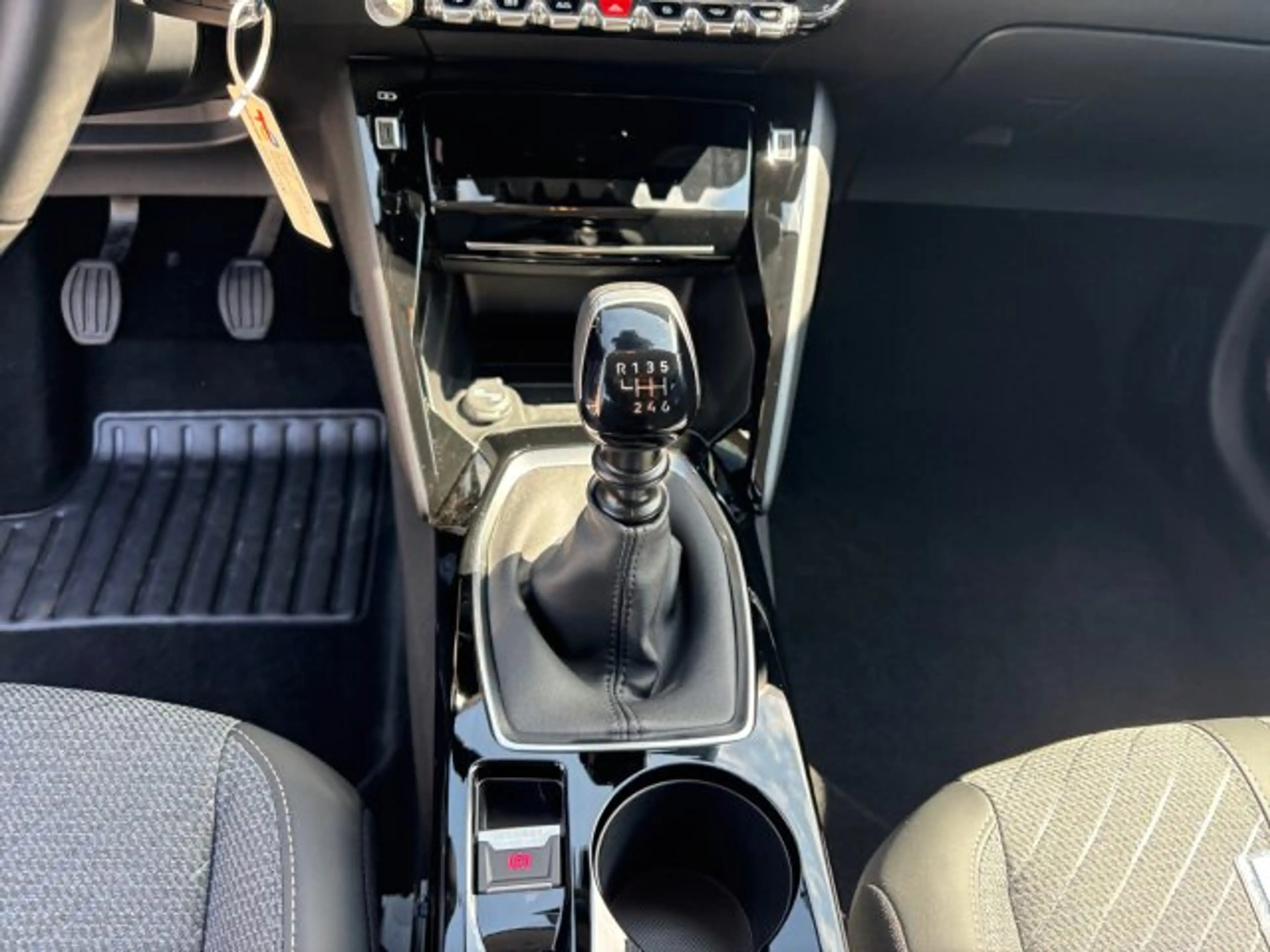 Peugeot 208 208 ALLURE 100 +360°Kamera+Navigation+LED+ — photo 13