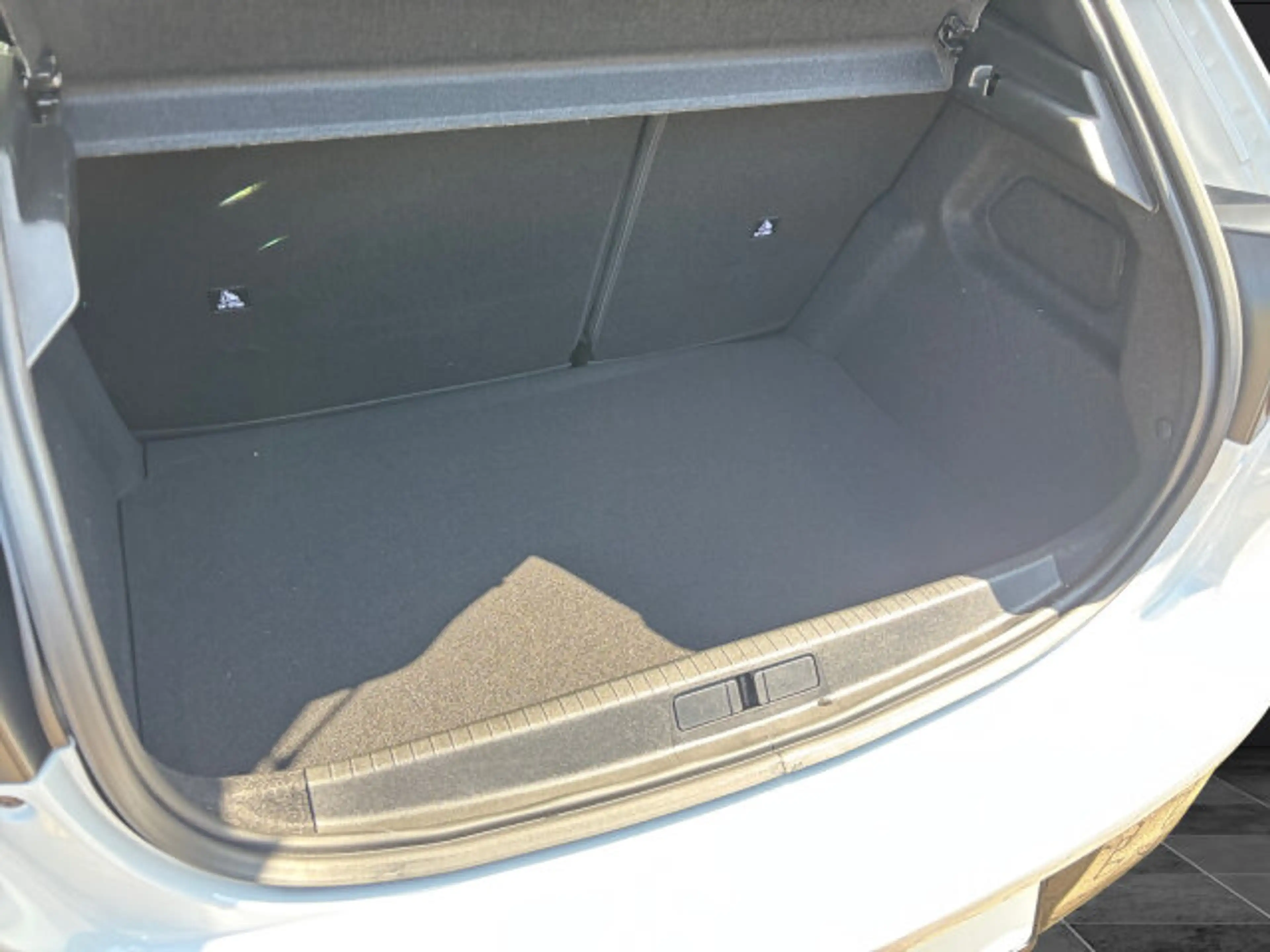 Peugeot 208 208 ALLURE 100 +360°Kamera+Navigation+LED+ — photo 16