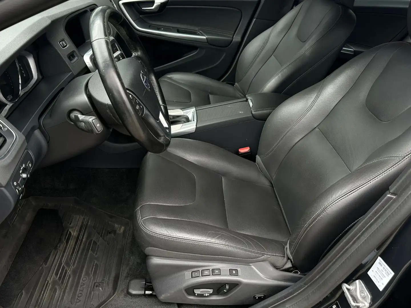 Volvo V60 Kombi Summum Virtual Lane ACC Navi BLIS Grau - 2