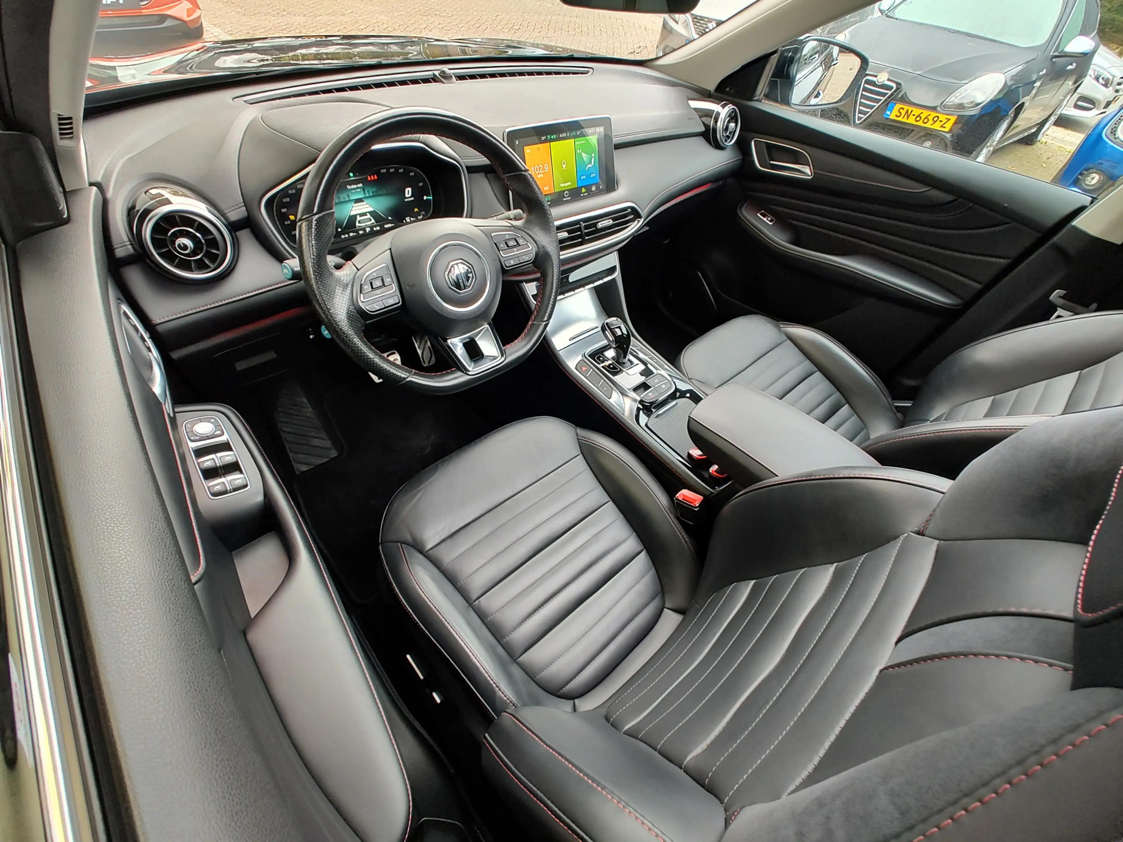 MG EHS 1.5 TGDI PHEV HYBRID LUXURY Open dak | Leder | 360 — photo 15