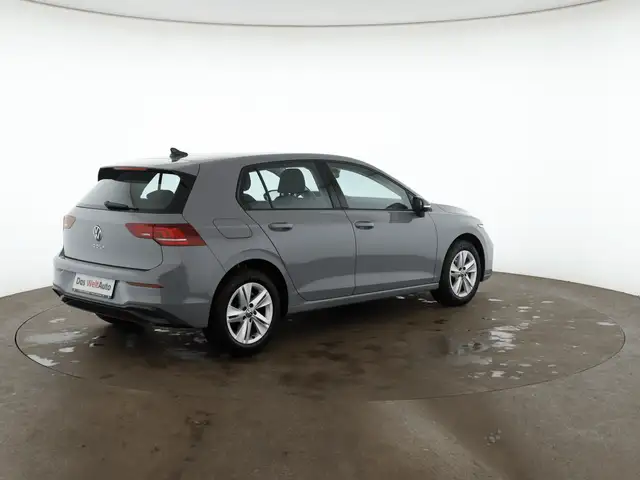 Volkswagen Golf view 4