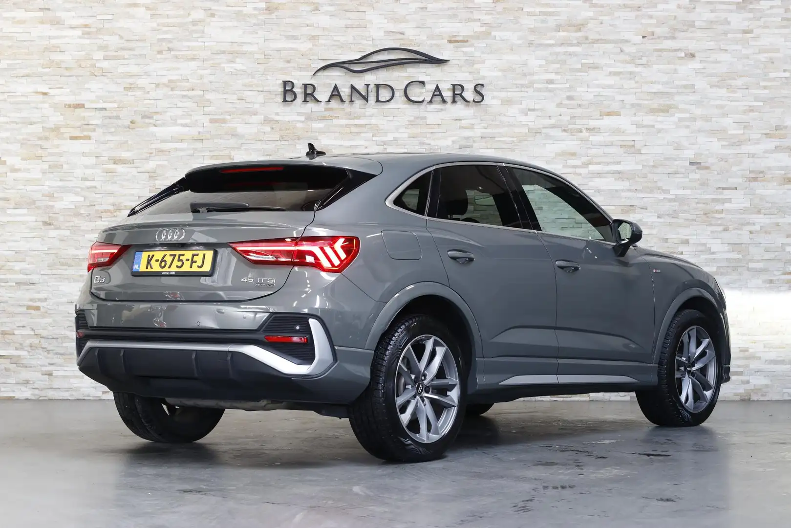 Audi Q3 Sportback 45 TFSI quattro edition one | 2X S LINE Grijs - 2