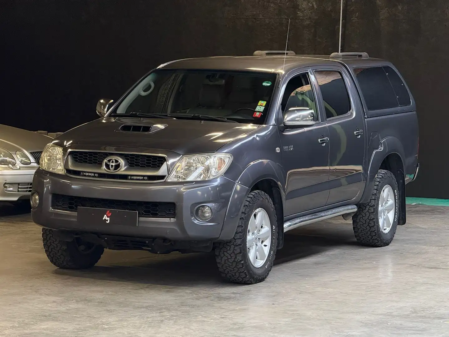 Toyota Hilux 4x4 Double Cabine // Véhicule Belge Gris - 1
