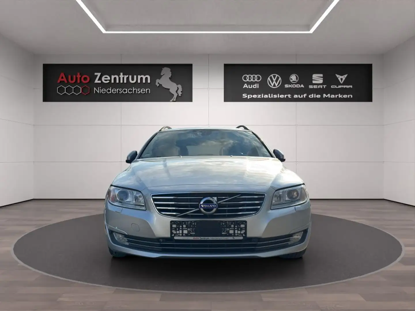 Volvo V70 D2 Geartronic Powershift Momentum AHK PANO LEDER Srebrny - 2