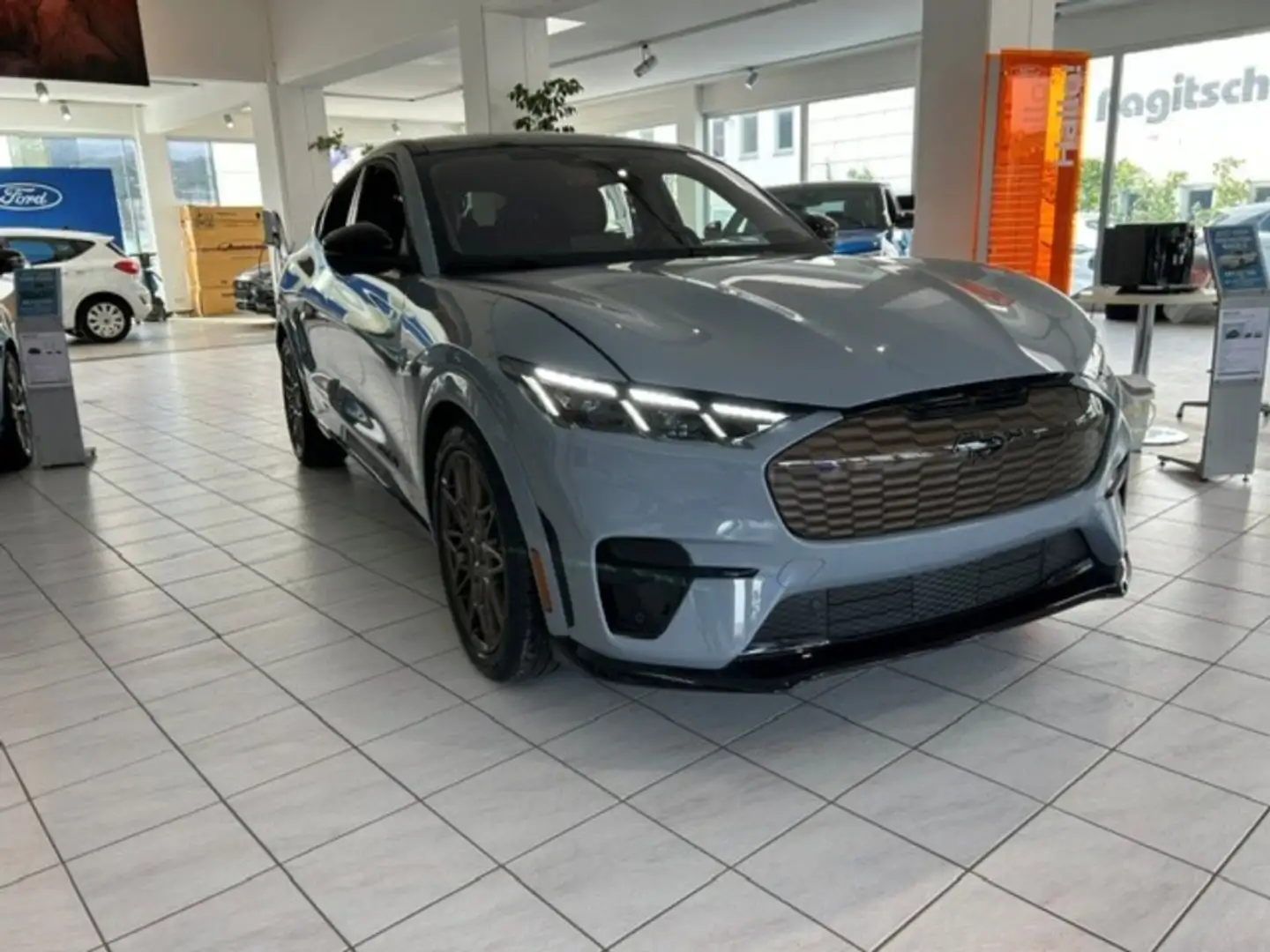 Ford Mustang Mach-E Mach E GT AWD 487PS / 99KWH Grau - 2