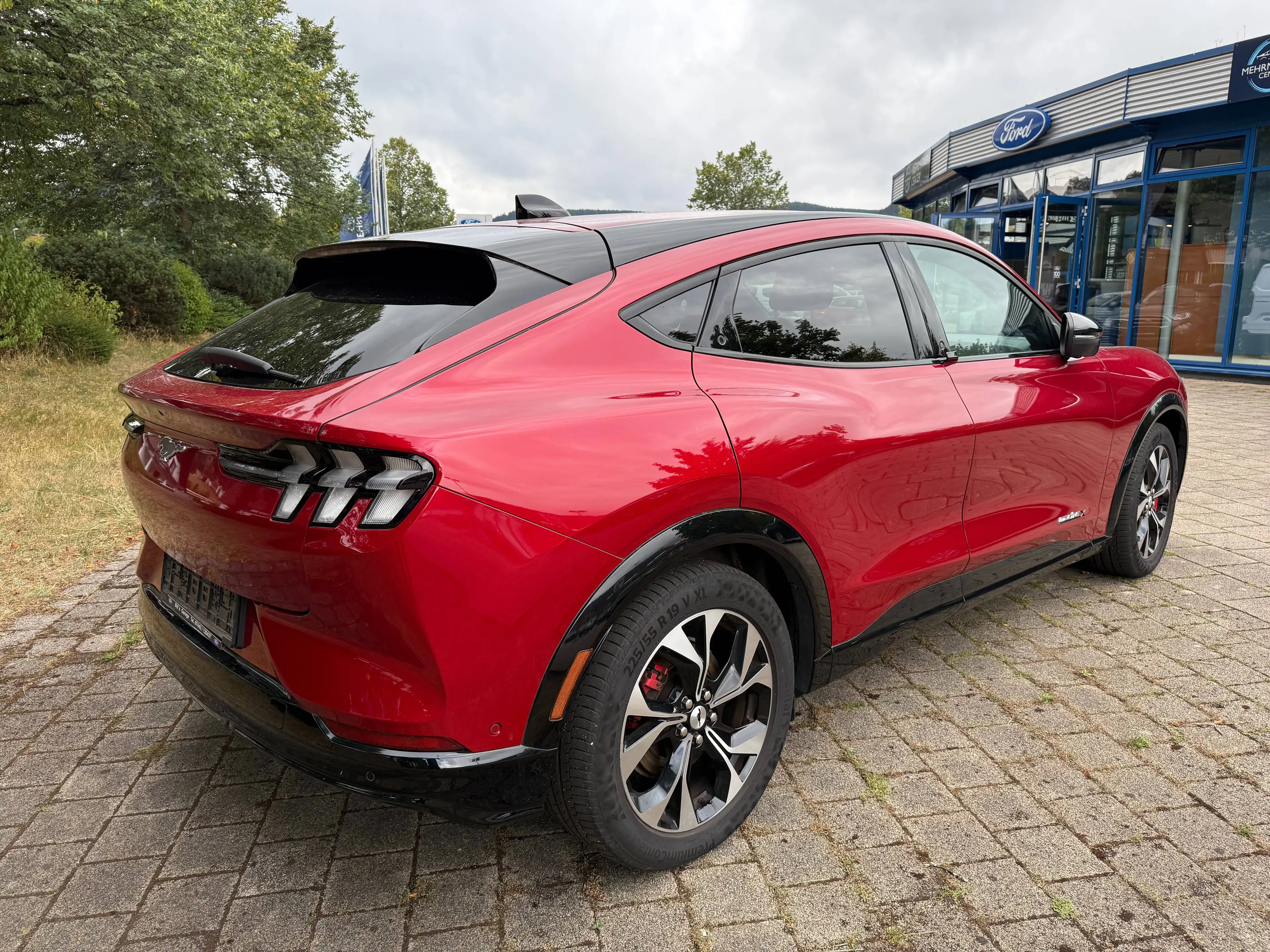 Ford Mustang Mach-E Premium — photo 6