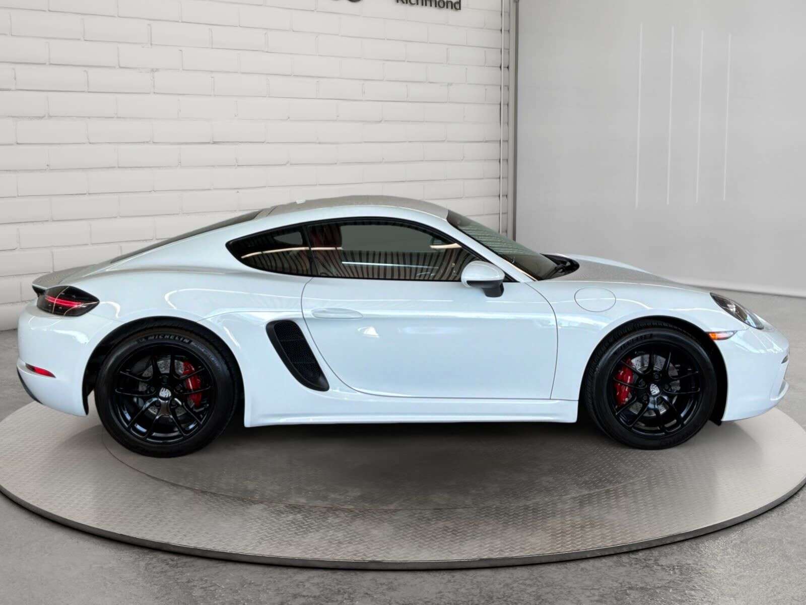 2017 Porsche Cayman 2dr Cpe — снимка 1