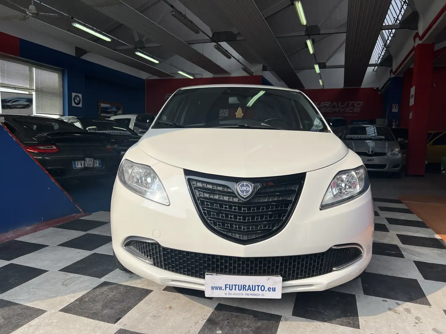 Lancia Ypsilon 1.2 8v Platinum s&s 69cv Neo Patentati Bianco - 2