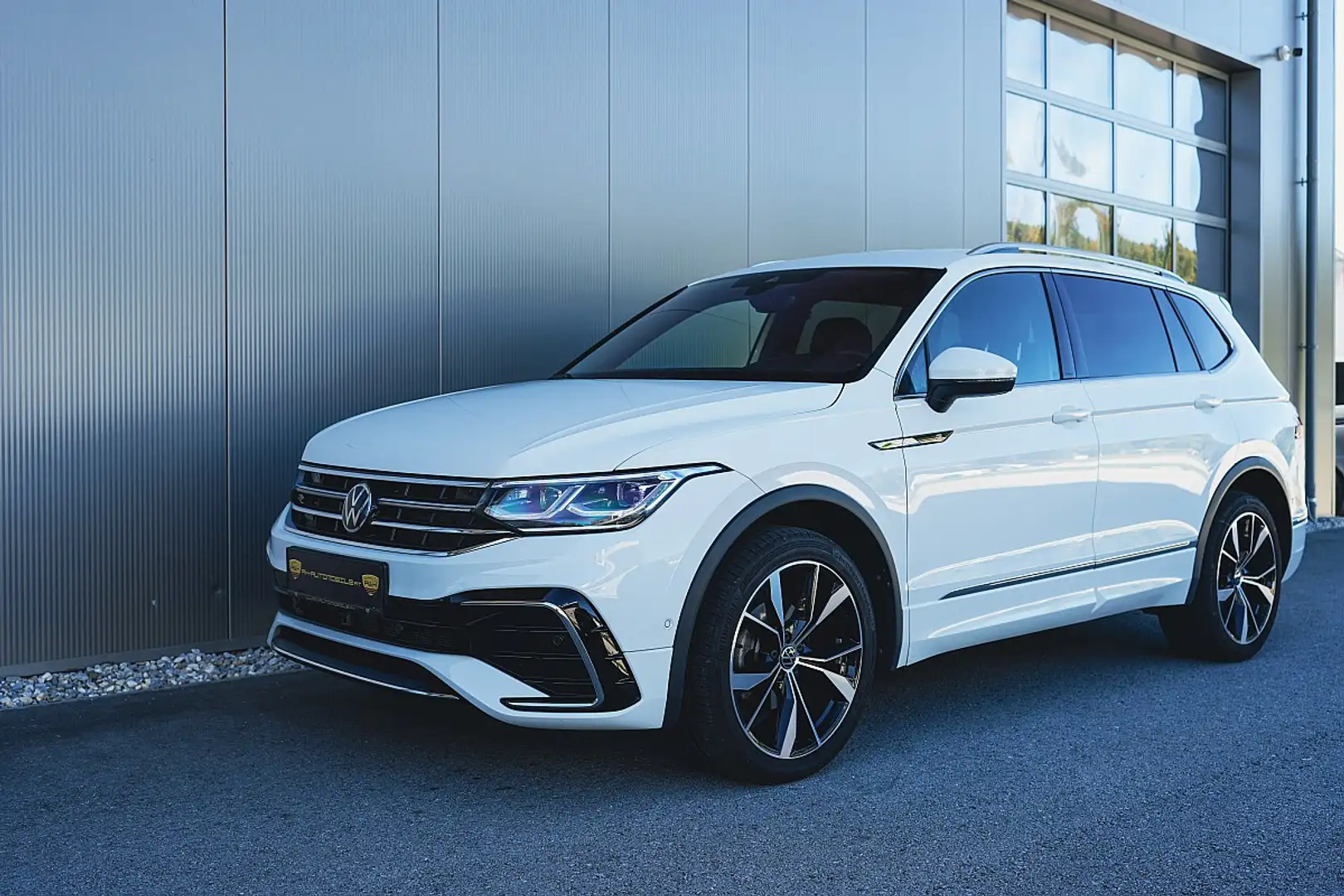 Volkswagen Tiguan Allspace Tiguan 2,0 TDI SCR DSG 4Motion Allspace R-Line,... Weiß - 1
