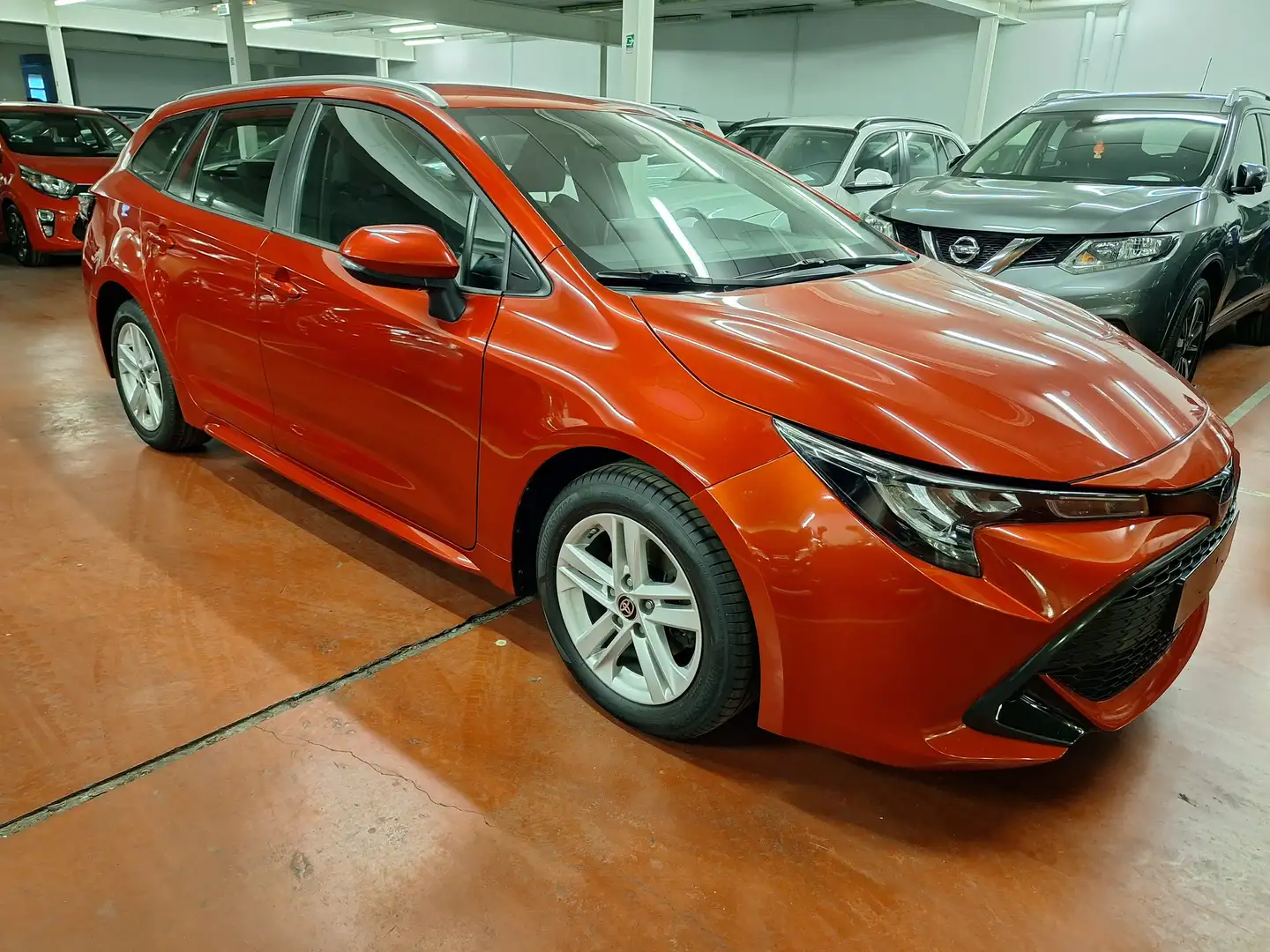 Toyota Corolla 1.8 Hybrid - 16900 € HTVA Rood - 2