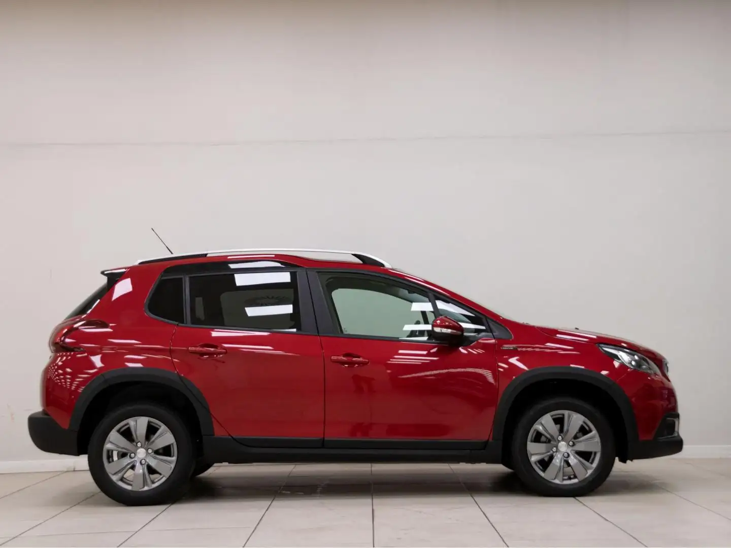 Peugeot 2008 1.2 PureTech S&S Signature 110 Rojo - 2