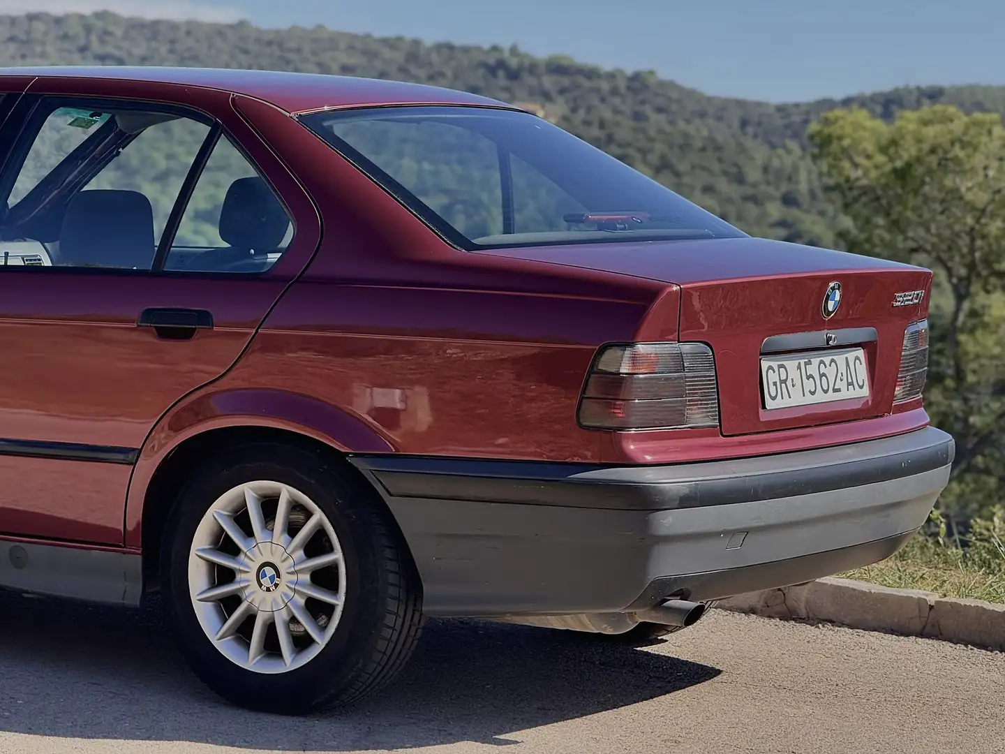 BMW 320 320i - 2