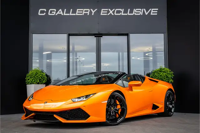 Lamborghini Huracán view 3